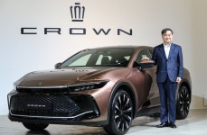 도요타의 자존심 ‘크라운’ 한국 상륙... 제네시스·독3사 긴장되겠네