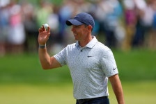 천하의 매킬로이가 13년 만에 첫 홀인원… 그럼 ‘골프 황제’ 우즈는?