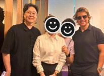 톰 크루즈, 오늘은 ‘경의선숲길 부흥회’... 불고기 먹고 팬서비스
