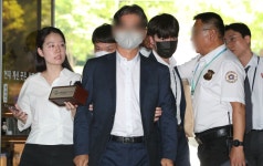 [단독] ‘돈 봉투 의혹’ 송영길 前보좌관, 직전 중앙지검장 소속 법률사무소 선임