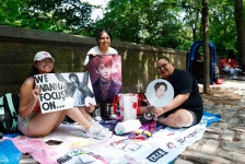 “BTS 정국 보자”... 美 아미들, 뉴욕 센트럴파크서 ‘노숙 행렬’