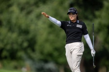 LPGA 유해란, 에비앙 2라운드 7위...선두 부티에와 3타 차