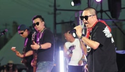 中공산당이 로큰롤 가사 새로 씁니다