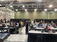 길목마다 무장군인… 수차례 검문 끝 도착한 산속 회견장엔