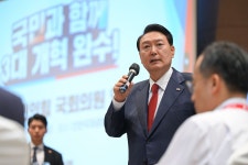 尹, 野 오염수 공세에 “1+1이 100이라는 세력과 싸울 수 밖에 없다”