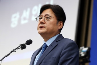 민주당 새 원내대표에 홍익표 “이재명과 내년 총선 함께하겠다”