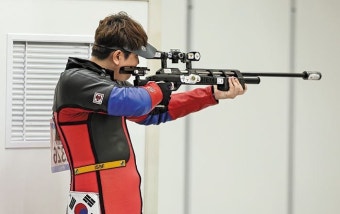 총에 2 추 달고 훈련했다... 사격 男러닝타깃 ‘준비된 2관왕’