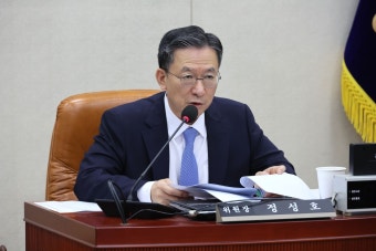 수박 당도 감별에...친명 정성호 “나도 1″, 비명 박용진 “진박 감별사 보는듯”