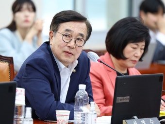 與 서병수 “김기현 불신임 여부, 앞으로 행동 하나하나에 달렸다”