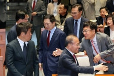 與 일부 영남의원 “TK 잡아놓은 고기 취급…인요한, 낙동강 발언 사과하라”