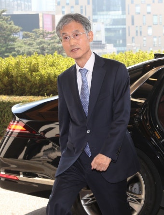 조희대 대법원장 후보자 “단 하루를 하더라도 헌법 받들겠다”