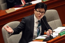 한동훈 “사실무근” 답변에… 野 “의원에 그런 대답은 인권침해”