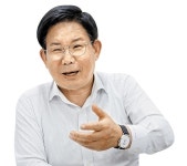 “홍대에 레드로드 깔았더니… 외국인 관광객 2배”