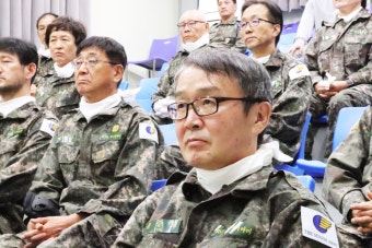 다시 총을 든 은퇴세대 “병력 자원 부족? 우리가 메우겠다”