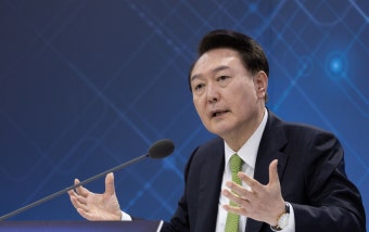 尹, 신년 대담 사전녹화… 명품백 입장 밝혀