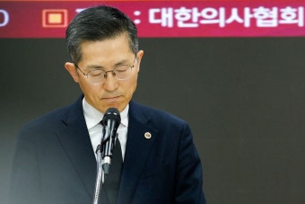 의대 2000명 증원 발표에… 의협회장 사의 표명