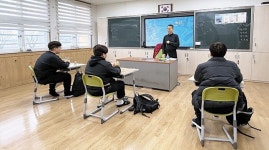 4개 중학교가 하나로… 학생들 “친구 많이 생겨 좋아요”