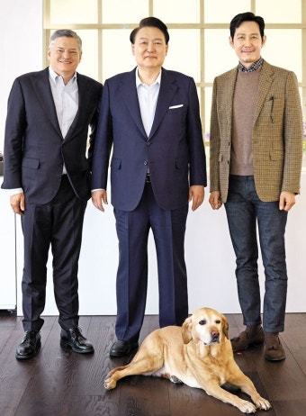 尹대통령, 넷플릭스 대표·이정재와 오찬… “K콘텐츠 투자 늘려달라”