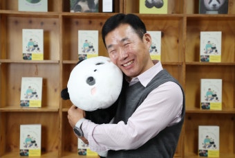 “푸바오는...” 강철원 할부지가 중국의 담당 사육사에 보낸 편지엔