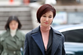 최태원-노소영, 이혼 소송 2심 첫 재판 나란히 출석