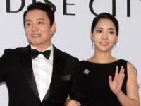 “죄짓고도 뻔뻔한 상판대기”… 이범수 저격? 이윤진 의미심장 글