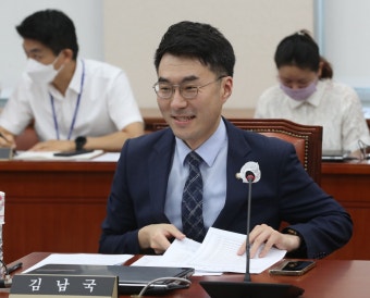 ‘코인 논란’ 김남국, 민주 위성 ‘더불어민주연합’ 입당