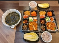 남는 게 있나요? 8000원짜리 백반 도시락에 쏟아진 극찬