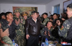 北김정은, ‘6·25 때 서울 첫 진입 탱크부대’ 시찰… “전군 본보기”