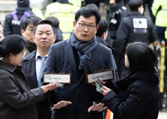 보석 기각된 송영길, 재판 불출석… “정신적 충격에 치료 필요”