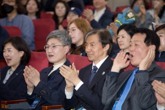 조국 손뼉 치며 웃었다…‘이대생 성상납’ 김준혁‧‘편법대출’ 양문석 경합