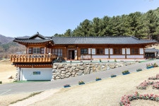 경찰, 성추행 혐의 허경영 ‘하늘궁’ 압수수색