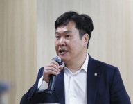 이화영 변호 맡았던 설주완, ‘회유 의혹’ 제기 김광민 변호사 고소
