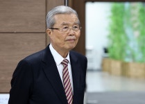 김종인 “李 만난다는 尹, 장족의 발전”