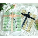 돈 꽃다발, 돈 방석, 돈 케이크… 포장해드리는 선물은 ‘돈’입니다