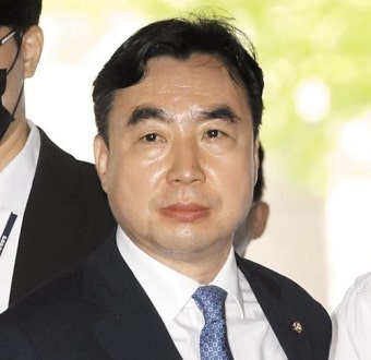 “윤관석, 입법 로비 대가로 뇌물… 다른 의원들 후원금도 내게 해”