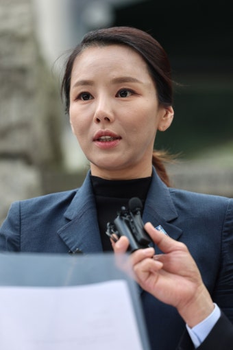 ‘이정섭 탄핵’ 첫 변론, 조국 대변인 강미정 증인 채택 공방