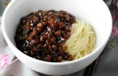 김밥·자장면·냉면값 또 올랐다...유일하게 떨어진 외식 대표 음식은