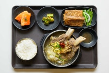 겁나는 물가에 밥이 복지다… 총수도 줄선다는 구내식당들