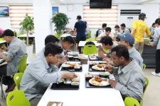 (주)현대그린푸드미포 해양2관 식당 | 겁나는 물가에 밥이 복지다… 총수도 줄선다는 구내식당들