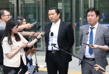‘ㅆㅂ’...이화영 변호사가 유죄 선고 뒤 페북에 남긴 글자 뜻은?