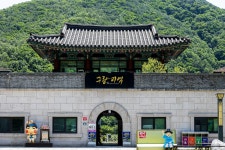 ‘눈물의 여왕’ 탄 철로 자전거 타보세요...드라마 촬영지로 뜬 문경