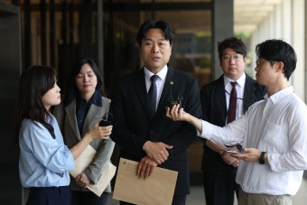 검찰, ‘김정숙 여사 타지마할 외유 의혹’ 고발인 조사