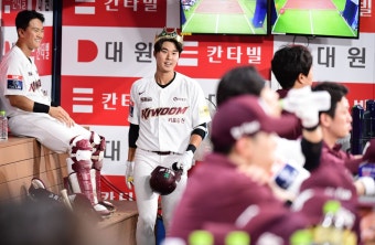 키움 장재영, 타자 전향 3경기만에 홈런포…감독은 
