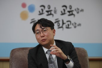 제자에게 “안아주고 싶다” “나의 여신님” 편지 보낸 교총회장