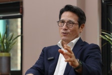 정병국 “우리땐 50만원씩 갹출해 개혁 연구… 의원들 공부부터 시켜라”