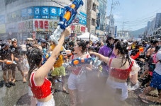 [더 한장] 지상최대 ‘살수대첩’  장흥정남진 물축제