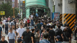 인파에 몸살 앓던 성수역, 5번 출구 생긴다