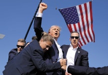 ‘경호실패’ 논란 美비밀경호국, 트럼프 경호에 ‘방탄유리’ 동원 방침