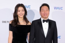 법원 “최태원과 동거인 김희영, 노소영에 위자료 20억 지급하라”