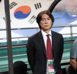 “정몽규 나가” “축구 암흑시대”… 첫 경기부터 야유받은 홍명보